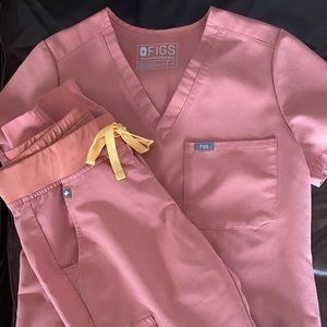 Coral Figs scrub set